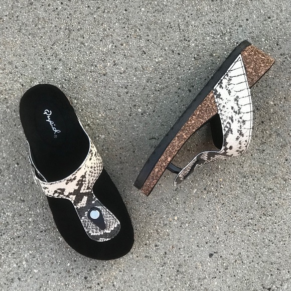 1 Left! Qupid Ahana Python Thong Comfort Sandal - Picture 5 of 5